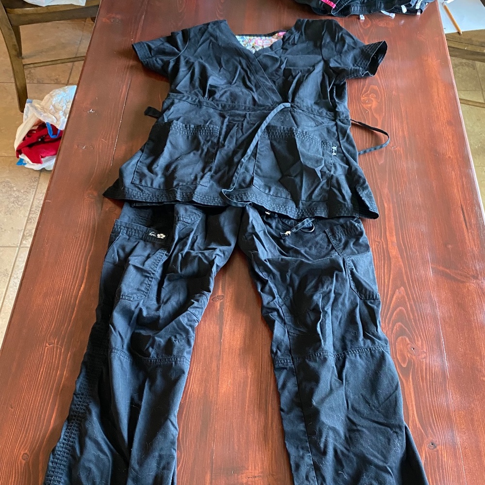 Black scrub set